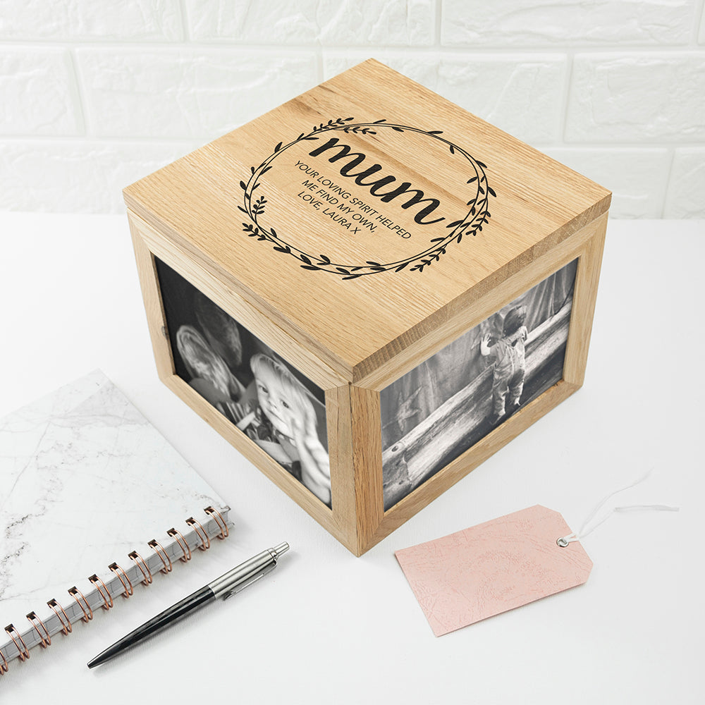 Personalised Mum€™s Wreath Large Oak Photo Cube